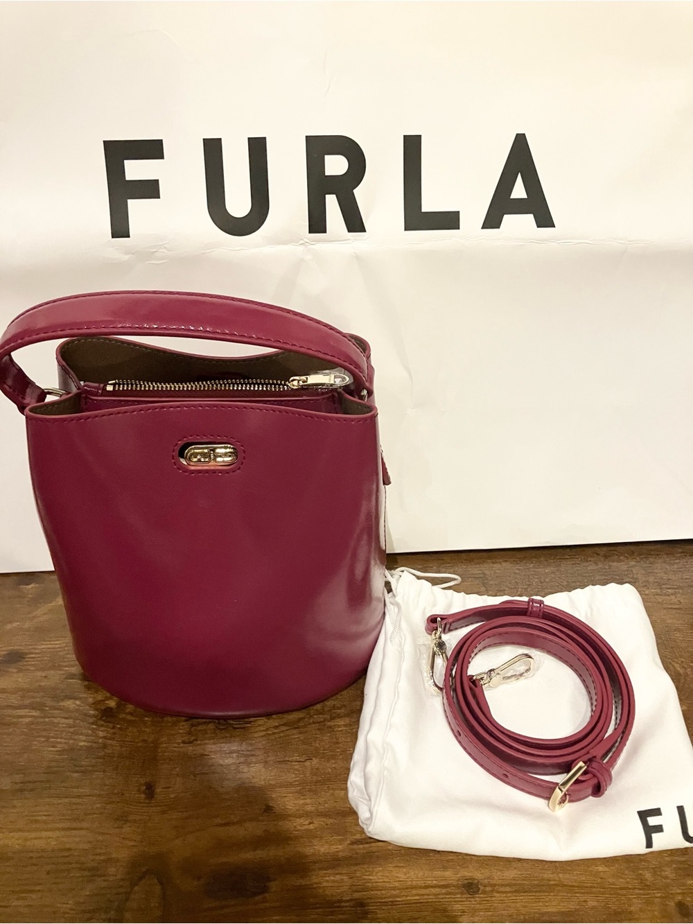 Rare Furla Lacca Patent Leather Mini Bucket Bag NWOT - Picture 4 of 13